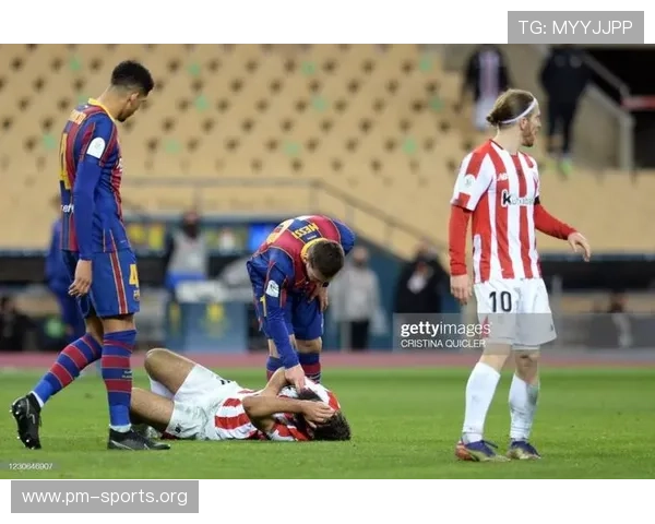 梅西遭推搡怒火上涌后背强势回顶瞬间引对手恼羞成怒令全场沸腾